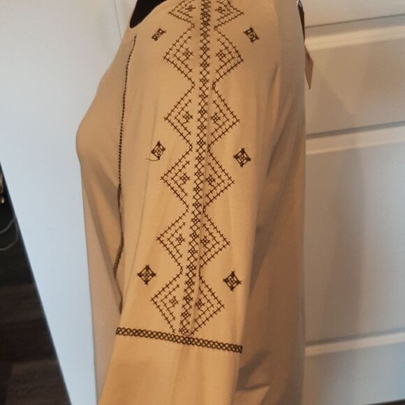 Kori America Cream Shirt with Stitching - Picture 4 of 10